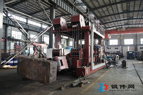 操作機(jī)1T操作機(jī)嗑夾持最大60mm-420mm安陽(yáng)鍛壓生產(chǎn)