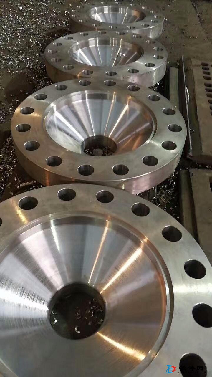 鍛造各種法蘭，管件。
