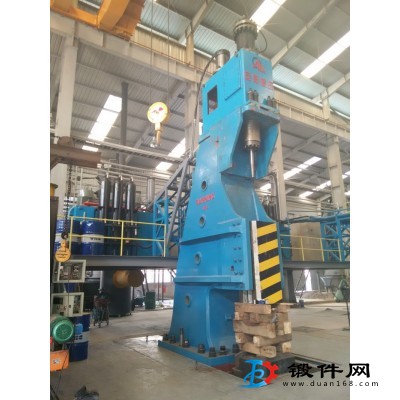 1噸單臂自由鍛電液錘可操作空間大鍛造設(shè)備
