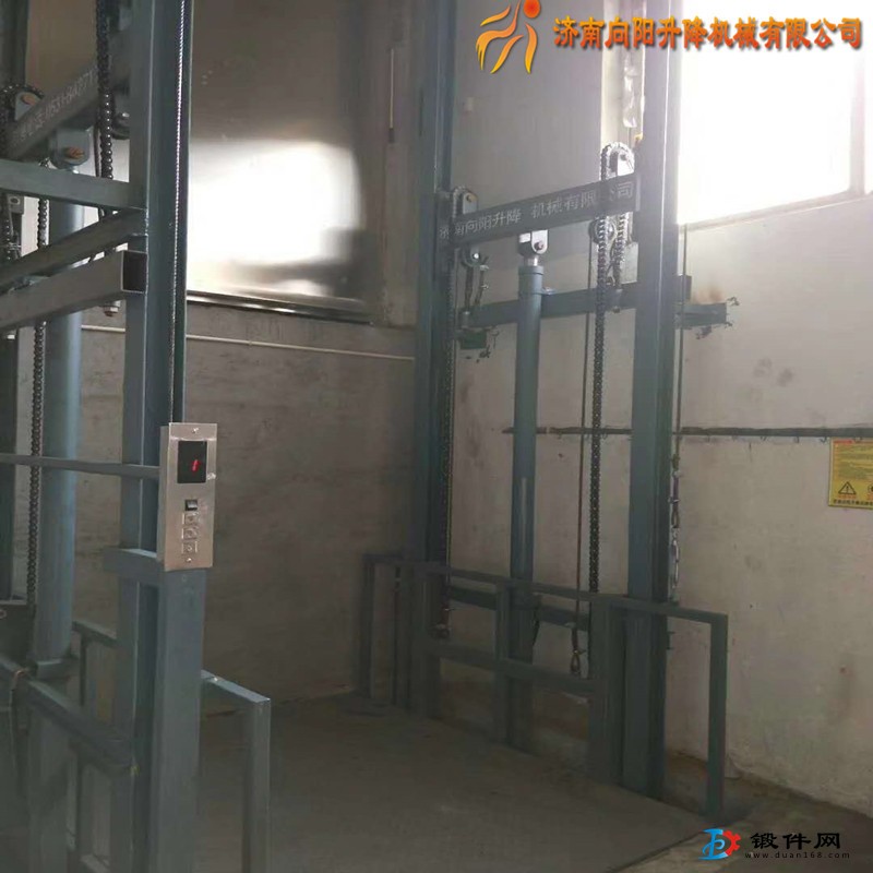 邯鄲導(dǎo)軌式升降機(jī)固定液壓升降平臺廠房專用貨物電梯