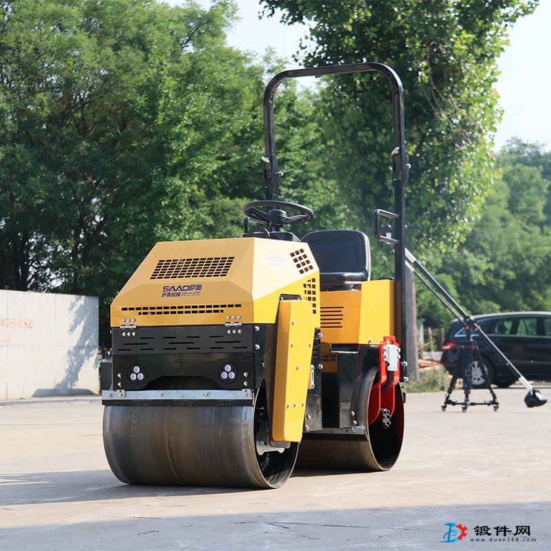廣東小型壓路機(jī)生產(chǎn)廠家1噸座駕壓路機(jī)價(jià)格微型壓路機(jī)